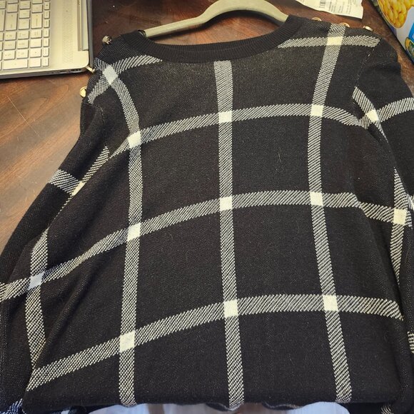 Black and White Sweater - Picture 3 of 4